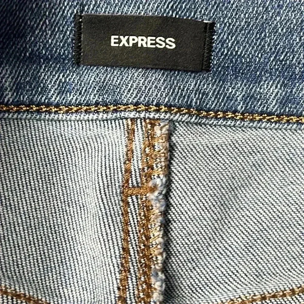 Express Light Wash Cropped Distressed High Rise Jeans Size 10 - Picture 5 of 8